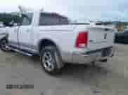 2017 Ram 1500 Laramie z VIN 1C6RR6NTXHS744604, wystawiony jako IAAI lot #42188107 z przebiegiem 234 088 mil mil oraz . Historia ofert i sprzedaży dostępna na DreamBid. Obrazek 3.
