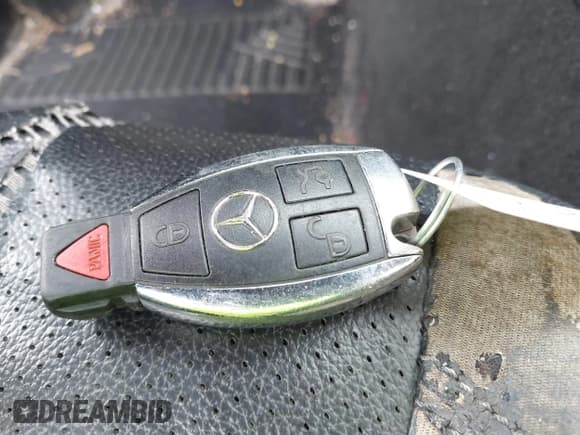 ✅ 2015 Mercedes-Benz C 250 • VIN: WDDGJ4HB8FG391252 • Lot: 42428123. Wystawiony na IAAI z przebiegiem 139 413 mil. Bezpłatny archiwum sprzedaży aukcyjnych z USA i szczegółowy raport historii pojazdu na DreamBid. Zdjęcie 11.