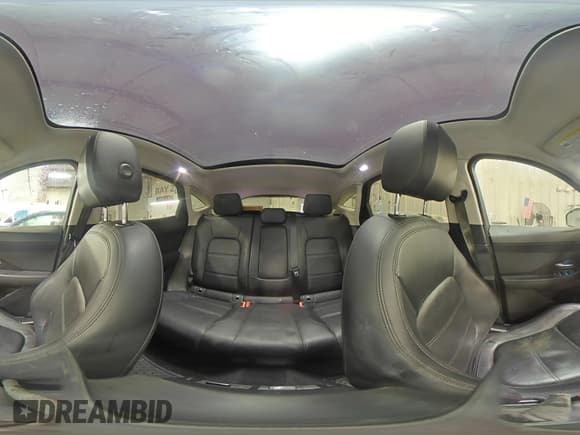 ✅ 2019 Jaguar E-Pace S • VIN: SADFJ2FX0K1Z64915 • Lot: 45746965. Wystawiony na Copart z przebiegiem 106 575 mil. Bezpłatny archiwum sprzedaży aukcyjnych z USA i szczegółowy raport historii pojazdu na DreamBid. Zdjęcie 14.