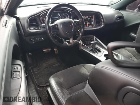 ✅ 2020 Dodge Challenger R/T • VIN: 2C3CDZBT7LH180918 • Lot: 59536724. Wystawiony na Copart z przebiegiem 80 005 mil. Bezpłatny archiwum sprzedaży aukcyjnych z USA i szczegółowy raport historii pojazdu na DreamBid. Zdjęcie 8.