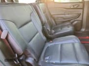 ✅ 2017 GMC Acadia SLT • VIN: 1GKKNMLS4HZ293931 • Lot: 80264425. Wystawiony na Copart z przebiegiem 138 188 mil. Bezpłatny archiwum sprzedaży aukcyjnych z USA i szczegółowy raport historii pojazdu na DreamBid. Zdjęcie 10.