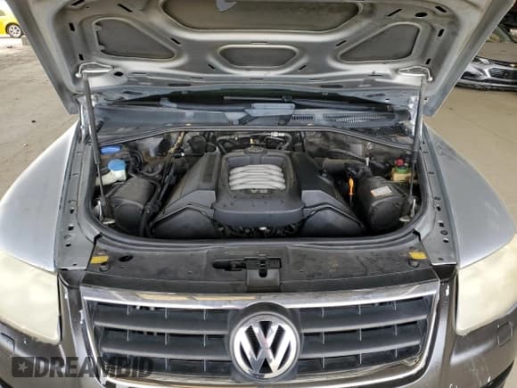 ✅ 2006 Volkswagen Touareg 4.2L V8 • VIN: WVGZM77L76D040030 • Lot: 53206065. Listed on Copart with 133,997 mi. Free auction sales archive from the USA and detailed vehicle history report at DreamBid. Image 12.