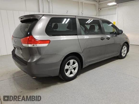 ✅ 2014 Toyota Sienna L • VIN: 5TDZK3DC0ES515205 • Лот: 91252805. Опубликован ранее на Copart с пробегом 58 266 миль. Бесплатный доступ к архиву аукционных продаж из США и подробный отчёт об истории автомобиля на DreamBid. Изображение 3.