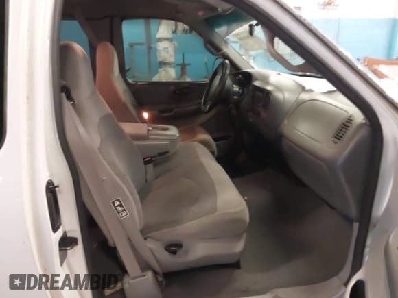 ✅ 2000 Ford F-150 • VIN: 2FTRX08W6YCA09298 • Lot: 41391038. Listed on IAAI with 179,738 mi. Free auction sales archive from the USA and detailed vehicle history report at DreamBid. Image 5.