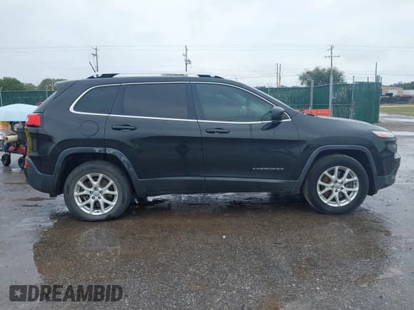 ✅ 2015 Jeep Cherokee Latitude • VIN: 1C4PJMCS3FW521896 • Лот: 43427769. Опубликован ранее на IAAI с пробегом 181 500 миль. Бесплатный доступ к архиву аукционных продаж из США и подробный отчёт об истории автомобиля на DreamBid. Изображение 13.