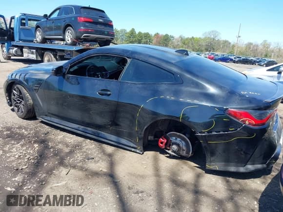 ✅ 2022 BMW M4 Competition xDrive • VIN: WBS43AZ00NCJ14080 • Lot: 42097556. Listed on IAAI with 43,929 mi. Free auction sales archive from the USA and detailed vehicle history report at DreamBid. Image 6.