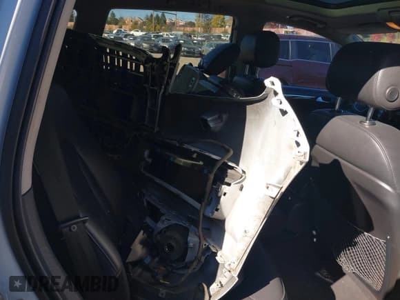 ✅ 2015 Audi Q7 Premium Plus • VIN: WA1LGAFE5FD011623 • Lot: 43612935. Wystawiony na IAAI z przebiegiem 158 028 mil. Bezpłatny archiwum sprzedaży aukcyjnych z USA i szczegółowy raport historii pojazdu na DreamBid. Zdjęcie 8.