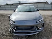 ✅ 2024 Buick Envista Preferred • VIN: KL47LAE28RB151444 • Lot: 83839455. Wystawiony na Copart z przebiegiem 10 621 mil. Bezpłatny archiwum sprzedaży aukcyjnych z USA i szczegółowy raport historii pojazdu na DreamBid. Zdjęcie 5.