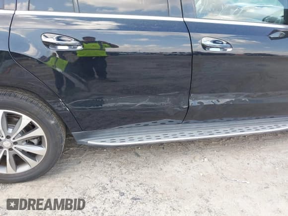 ✅ 2015 Mercedes-Benz GL 450 • VIN: 4JGDF6EEXFA483213 • Lot: 43252141. Listed on IAAI with 129,633 mi. Free auction sales archive from the USA and detailed vehicle history report at DreamBid. Image 18.