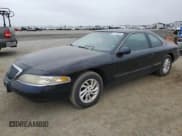 ✅ 1998 Lincoln Mark VIII • VIN: 1LNFM91V1WY700662 • Лот: 57137004. Опубликован ранее на Copart с пробегом 149 927 миль. Бесплатный доступ к архиву аукционных продаж из США и подробный отчёт об истории автомобиля на DreamBid. Изображение 1.