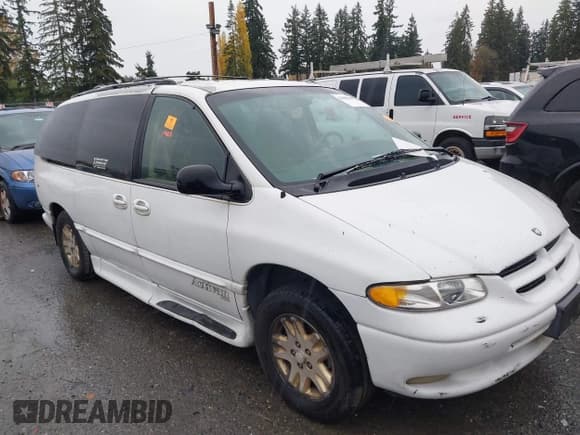✅ 1996 Dodge Caravan LE • VIN: 1B4GP54L4TB393941 • Lot: 43606447. Wystawiony na IAAI z przebiegiem Nie podano. Bezpłatny archiwum sprzedaży aukcyjnych z USA i szczegółowy raport historii pojazdu na DreamBid. Zdjęcie 1.