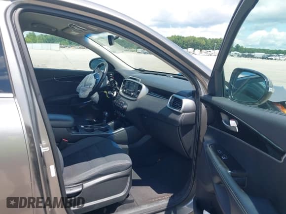 ✅ 2016 Kia Sorento LX • VIN: 5XYPG4A52GG181456 • Lot: 42535513. Listed on IAAI with 133,151 mi. Free auction sales archive from the USA and detailed vehicle history report at DreamBid. Image 5.