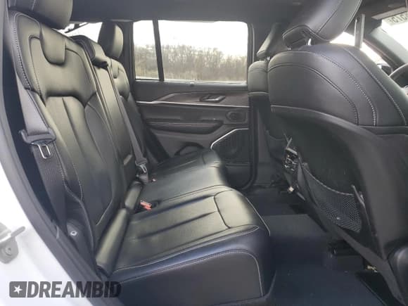 ✅ 2024 Jeep Grand Cherokee Limited • VIN: 1C4RJHBG5R8514535 • Лот: 92358575. Опубликован ранее на Copart с пробегом 16 615 миль. Бесплатный доступ к архиву аукционных продаж из США и подробный отчёт об истории автомобиля на DreamBid. Изображение 11.