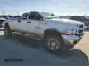2005 Dodge 3500 SLT z VIN 3D7LS38C95G782475, wystawiony jako Copart lot #45268595 z przebiegiem Nie podano mil oraz Szkoda całkowita • Salvage title. Historia ofert i sprzedaży dostępna na DreamBid. Obrazek 4.