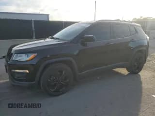 ✅ 2018 Jeep Compass Altitude • VIN: 3C4NJCBB3JT327256 • Lot: 92266095. Wystawiony na Copart z przebiegiem 99 958 mil. Bezpłatny archiwum sprzedaży aukcyjnych z USA i szczegółowy raport historii pojazdu na DreamBid. Zdjęcie 1.
