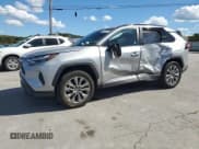 ✅ 2023 Toyota RAV4 XLE Premium • VIN: 2T3A1RFV7PW330796 • Lot: 84834565. Wystawiony na Copart z przebiegiem 25 165 mil. Bezpłatny archiwum sprzedaży aukcyjnych z USA i szczegółowy raport historii pojazdu na DreamBid. Zdjęcie 1.