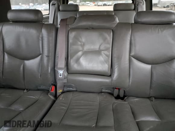 ✅ 2004 Chevrolet Suburban LS • VIN: 1GNFK16Z64J143512 • Лот: 46996085. Опубликован ранее на Copart с пробегом 324 596 миль. Бесплатный доступ к архиву аукционных продаж из США и подробный отчёт об истории автомобиля на DreamBid. Изображение 10.