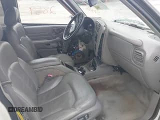 ✅ 2000 Chevrolet Blazer LT • VIN: 1GNDT13W9Y2361409 • Lot: 41682859. Wystawiony na IAAI z przebiegiem 139 265 mil. Bezpłatny archiwum sprzedaży aukcyjnych z USA i szczegółowy raport historii pojazdu na DreamBid. Zdjęcie 5.