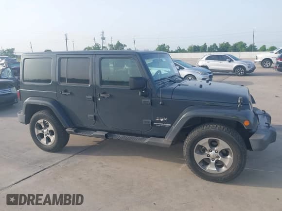 ✅ 2018 Jeep Wrangler Unlimited Sahara • VIN: 1C4HJWEG7JL895849 • Lot: 42380290. Wystawiony na IAAI z przebiegiem 69 987 mil. Bezpłatny archiwum sprzedaży aukcyjnych z USA i szczegółowy raport historii pojazdu na DreamBid. Zdjęcie 13.