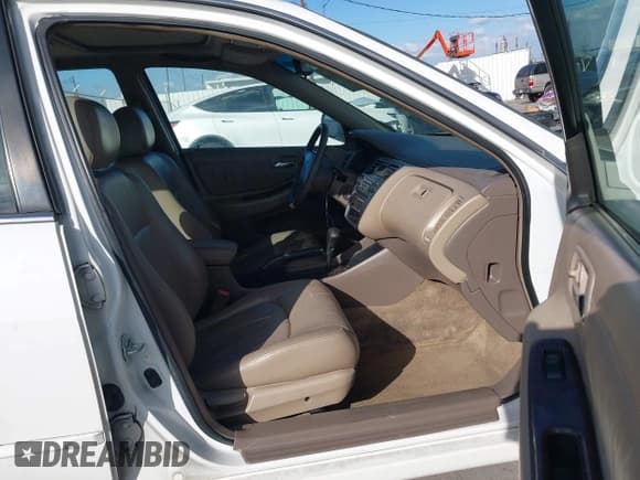 ✅ 1999 Honda Accord EX • VIN: 1HGCG6677XA006044 • Лот: 43745064. Опубликован ранее на IAAI с пробегом 256 297 миль. Бесплатный доступ к архиву аукционных продаж из США и подробный отчёт об истории автомобиля на DreamBid. Изображение 5.