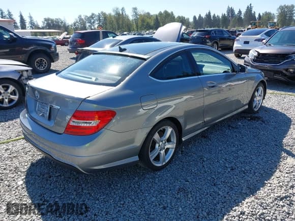 ✅ 2012 Mercedes-Benz C 250 • VIN: WDDGJ4HB4CF921797 • Lot: 42685097. Listed on IAAI with 85,804 mi. Free auction sales archive from the USA and detailed vehicle history report at DreamBid. Image 4.