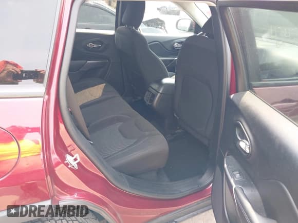 ✅ 2021 Jeep Cherokee Latitude • VIN: 1C4PJMCB9MD193523 • Lot: 42425060. Wystawiony na IAAI z przebiegiem 127 777 mil. Bezpłatny archiwum sprzedaży aukcyjnych z USA i szczegółowy raport historii pojazdu na DreamBid. Zdjęcie 8.