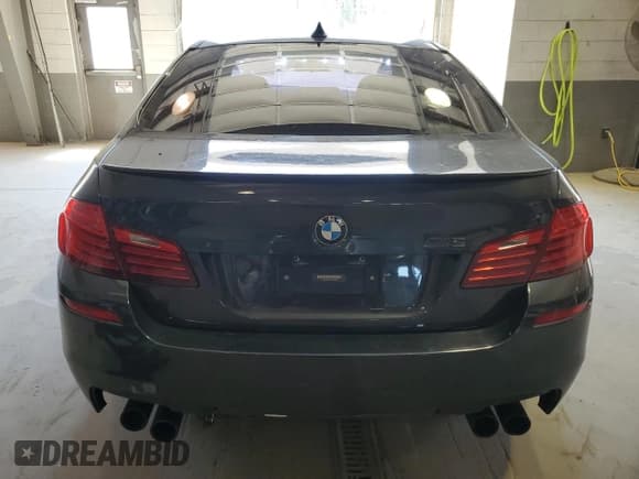 ✅ 2015 BMW M5 • VIN: WBSFV9C56FD594854 • Lot: 48476714. Wystawiony na Copart z przebiegiem 84 347 mil. Bezpłatny archiwum sprzedaży aukcyjnych z USA i szczegółowy raport historii pojazdu na DreamBid. Zdjęcie 6.