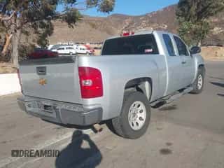 2013 Chevrolet Silverado 1500 Work Truck z VIN 1GCRCPEX1DZ414371, wystawiony jako IAAI lot #43358784 z przebiegiem 154 310 mil mil oraz . Historia ofert i sprzedaży dostępna na DreamBid. Obrazek 4.