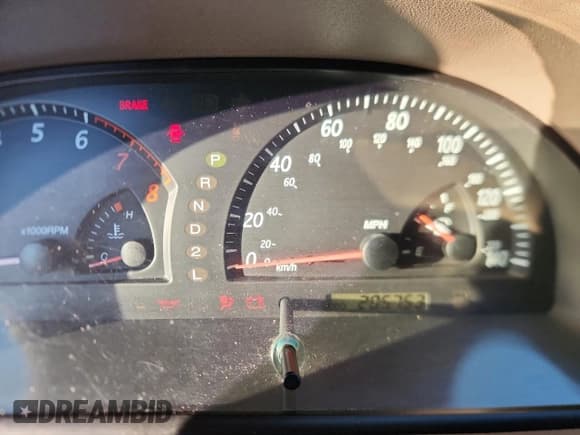 ✅ 2003 Toyota Camry LE • VIN: 4T1BF32K03U057864 • Lot: 89484355. Wystawiony na Copart z przebiegiem 205 753 mil. Bezpłatny archiwum sprzedaży aukcyjnych z USA i szczegółowy raport historii pojazdu na DreamBid. Zdjęcie 9.