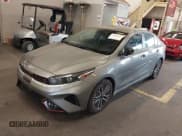 ✅ 2023 Kia Forte GT-Line • VIN: 3KPF54AD3PE636563 • Lot: 43144188. Wystawiony na IAAI z przebiegiem 27 580 mil. Bezpłatny archiwum sprzedaży aukcyjnych z USA i szczegółowy raport historii pojazdu na DreamBid. Zdjęcie 21.