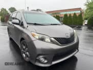 ✅ 2012 Toyota Sienna SE • VIN: 5TDXK3DC5CS181936 • Lot: 58632215. Listed on Copart with 115,295 mi. Free auction sales archive from the USA and detailed vehicle history report at DreamBid. Image 4.