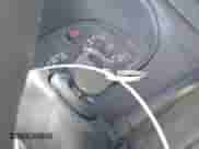 2005 Chevrolet Silverado 2500HD z VIN 1GCHC24295E245665, wystawiony jako IAAI lot #43454479 z przebiegiem 310 295 mil mil oraz . Historia ofert i sprzedaży dostępna na DreamBid. Obrazek 11.