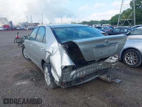 ✅ 2004 Toyota Camry LE • VIN: 4T1BE32K14U896992 • Lot: 42709172. Wystawiony na IAAI z przebiegiem 153 248 mil. Bezpłatny archiwum sprzedaży aukcyjnych z USA i szczegółowy raport historii pojazdu na DreamBid. Zdjęcie 3.