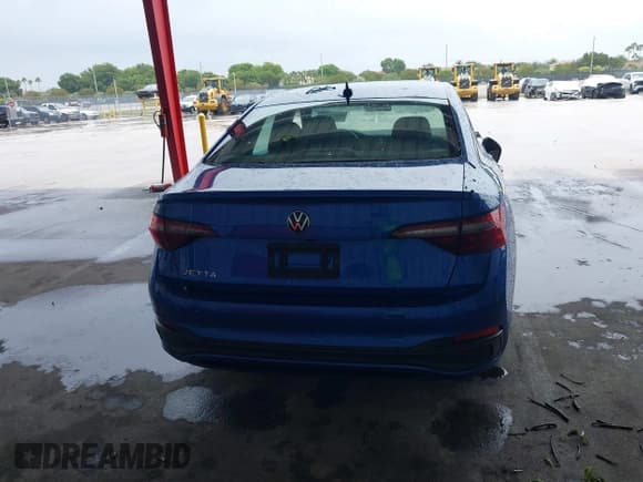 ✅ 2022 Volkswagen Jetta Sport • VIN: 3VWBM7BU3NM023523 • Лот: 42618751. Опубликован ранее на IAAI с пробегом 23 572 миль. Бесплатный доступ к архиву аукционных продаж из США и подробный отчёт об истории автомобиля на DreamBid. Изображение 16.