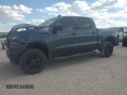 ✅ 2021 Chevrolet Silverado 1500 Custom Trail Boss • VIN: 1GCPYCEF5MZ251247 • Lot: 69057914. Wystawiony na Copart z przebiegiem 33 658 mil. Bezpłatny archiwum sprzedaży aukcyjnych z USA i szczegółowy raport historii pojazdu na DreamBid. Zdjęcie 1.