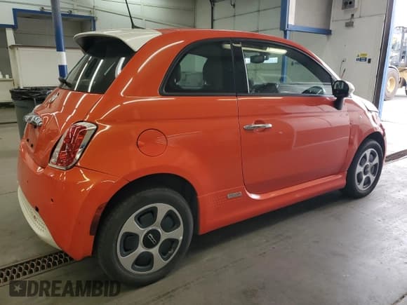 ✅ 2016 FIAT 500e • VIN: 3C3CFFGE3GT113717 • Lot: 90902065. Listed on Copart with 40,232 mi. Free auction sales archive from the USA and detailed vehicle history report at DreamBid. Image 3.