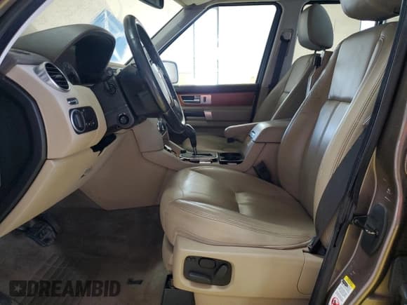 ✅ 2011 Land Rover LR4 Lux • VIN: SALAK2D49BA575470 • Лот: 60288885. Опубликован ранее на Copart с пробегом 112 100 миль. Бесплатный доступ к архиву аукционных продаж из США и подробный отчёт об истории автомобиля на DreamBid. Изображение 7.