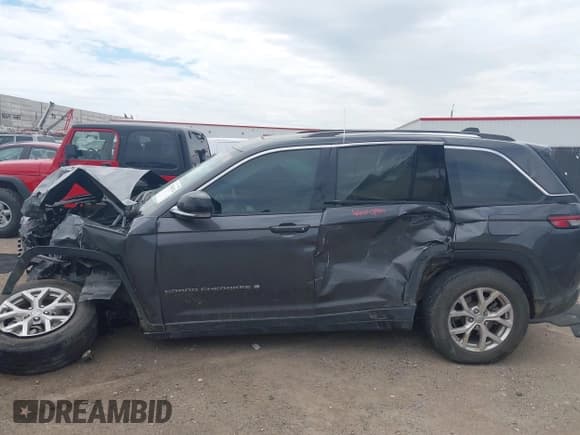✅ 2022 Jeep Grand Cherokee Limited • VIN: 1C4RJHBGXN8501208 • Lot: 42663514. Listed on IAAI with 60,040 mi. Free auction sales archive from the USA and detailed vehicle history report at DreamBid. Image 15.
