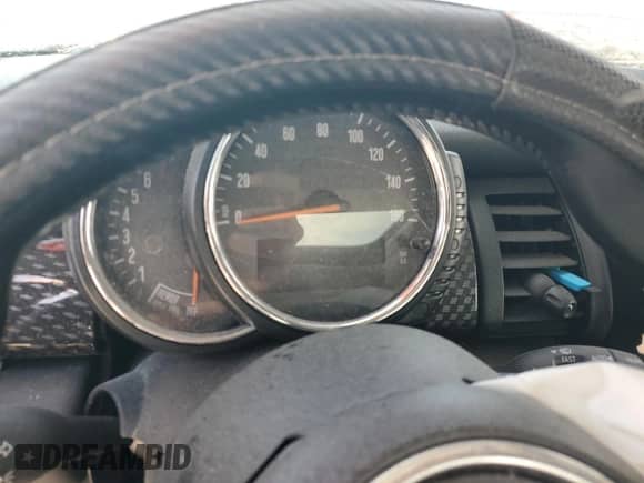 2015 MINI Hardtop S с VIN WMWXP7C59F2A37524, выставлен на аукционе Copart как лот 58071575 с пробегом Не указан миль и Списание • Salvage title. История ставок и продаж доступна на DreamBid. Изображение 9.