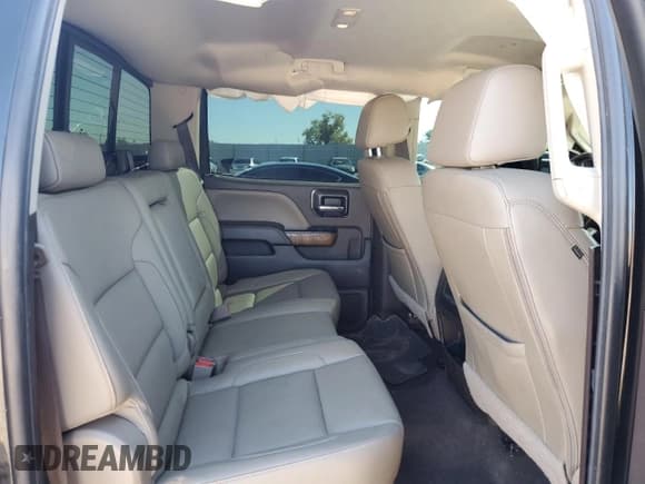 ✅ 2019 GMC Sierra 2500HD SLT • VIN: 1GT12REG3KF150595 • Lot: 72632704. Wystawiony na Copart z przebiegiem 137 309 mil. Bezpłatny archiwum sprzedaży aukcyjnych z USA i szczegółowy raport historii pojazdu na DreamBid. Zdjęcie 10.