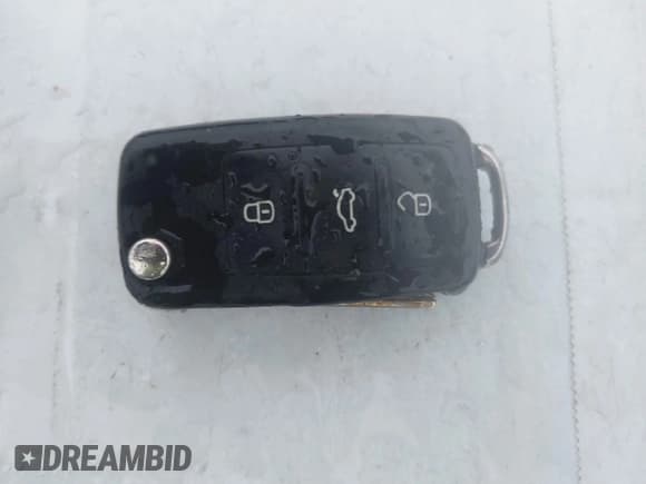 ✅ 2013 Volkswagen Passat SE • VIN: 1VWBN7A39DC035312 • Lot: 43887122. Listed on IAAI with 143,911 mi. Free auction sales archive from the USA and detailed vehicle history report at DreamBid. Image 11.