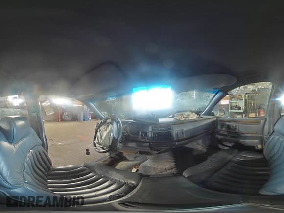 ✅ 1996 Buick Roadmaster Estate Collectors Edition • VIN: 1G4BR82P6TR414872 • Lot: 47975644. Wystawiony na Copart z przebiegiem Nie podano. Bezpłatny archiwum sprzedaży aukcyjnych z USA i szczegółowy raport historii pojazdu na DreamBid. Zdjęcie 13.