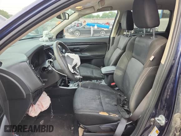 2019 Mitsubishi Outlander ES z VIN JA4AD2A37KZ012958, wystawiony jako Copart lot #66841655 z przebiegiem 200 488 mil mil oraz Szkoda całkowita • Salvage title. Historia ofert i sprzedaży dostępna na DreamBid. Obrazek 7.