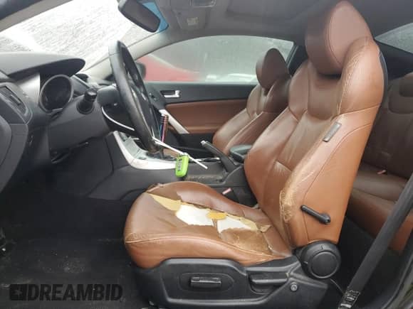 2010 Hyundai Genesis Coupe с VIN KMHHU6KH3AU026420, выставлен на аукционе Copart как лот 86652604 с пробегом 148 077 миль миль и Списание • Salvage title. История ставок и продаж доступна на DreamBid. Изображение 7.