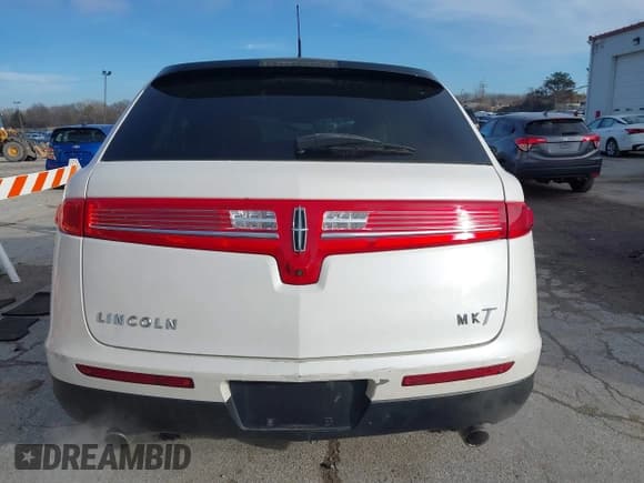 ✅ 2019 Lincoln MKT Reserve • VIN: 2LMHJ5AT8KBL02448 • Лот: 41217332. Опубликован ранее на IAAI с пробегом 59 060 миль. Бесплатный доступ к архиву аукционных продаж из США и подробный отчёт об истории автомобиля на DreamBid. Изображение 16.