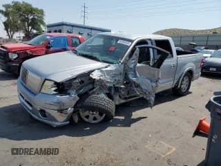 ✅ 2006 Lincoln Mark LT • VIN: 5LTPW16546FJ13801 • Lot: 65086035. Wystawiony na Copart z przebiegiem Nie podano. Bezpłatny archiwum sprzedaży aukcyjnych z USA i szczegółowy raport historii pojazdu na DreamBid. Zdjęcie 1.