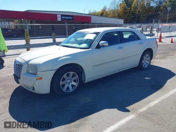 ✅ 2007 Chrysler 300 • VIN: 2C3KA43R97H710564 • Lot: 43483894. Listed on IAAI with 143,790 mi. Free auction sales archive from the USA and detailed vehicle history report at DreamBid. Image 2.