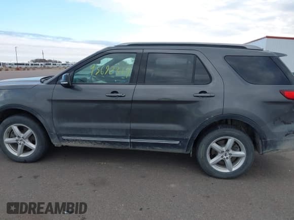 ✅ 2017 Ford Explorer XLT • VIN: 1FM5K8DH3HGD41549 • Lot: 43692364. Wystawiony na IAAI z przebiegiem 79 422 mil. Bezpłatny archiwum sprzedaży aukcyjnych z USA i szczegółowy raport historii pojazdu na DreamBid. Zdjęcie 15.