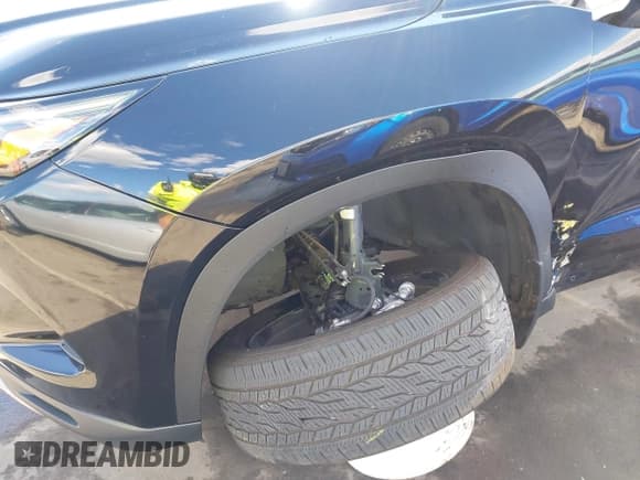 ✅ 2024 Toyota Highlander XLE • VIN: 5TDAAAB50RS012465 • Lot: 43660174. Listed on IAAI with 15,848 mi. Free auction sales archive from the USA and detailed vehicle history report at DreamBid. Image 19.