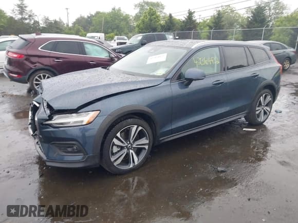 ✅ 2025 Volvo V60 Plus • VIN: YV4L12WK7S2145118 • Lot: 42364432. Listed on IAAI with 6,971 mi. Free auction sales archive from the USA and detailed vehicle history report at DreamBid. Image 2.
